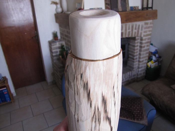 petite embouchure en frêne, j'me suis pas mal inspiré de la méthode gecko sur le forum, sauf que c'est collé et non emboité. merci à lui. C'est un Do