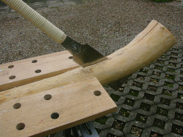 La coupe avec une scie Rioba 240