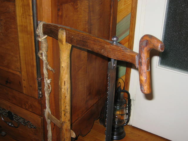 axe ou pivote la lame