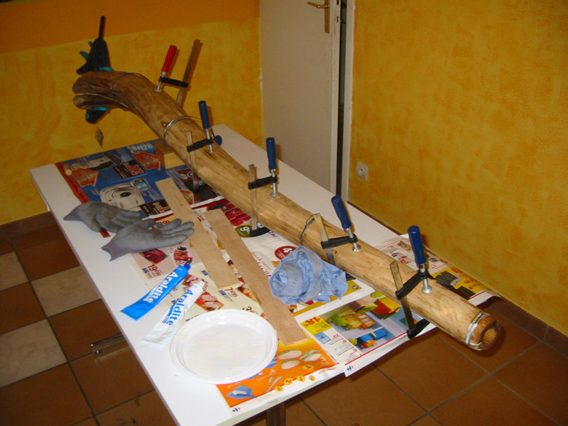 Collage avec 6 sert joints et 4 colliers de serrage.