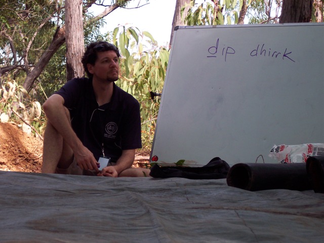 Graves Randi Responsable du centre d'Yirrkala et le rythme dip dhirkk
