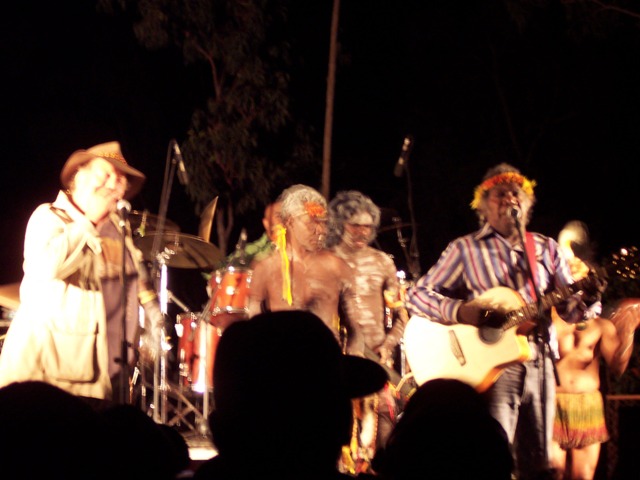 yothu yindi en concert