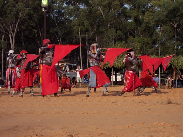 Ouverture du festival Garma Par les Red Flags (les drapeaux rouges)