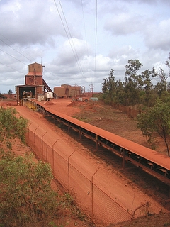 On arrive A Nhulunbuy les dollards et la mine...