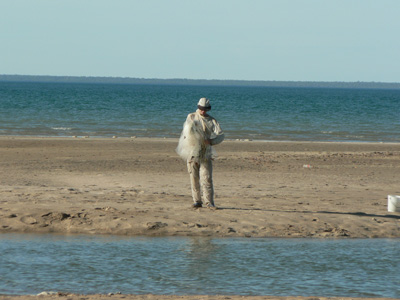 Xavier à la pêche aux Barra.jpg