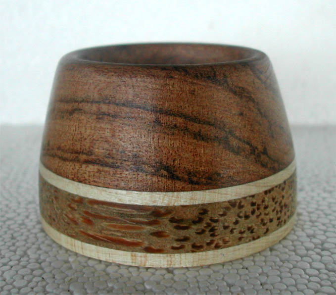 de haut en bas ;palissandre,érable,cocotier,érable