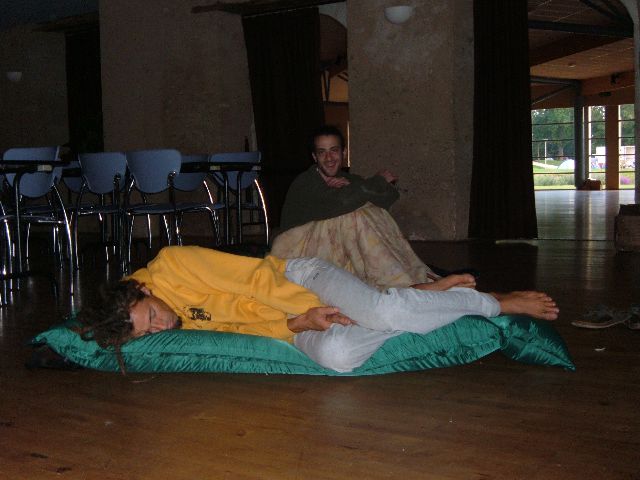 jeudi matin, très tôt, salle des fêtes... Freddy et Benj